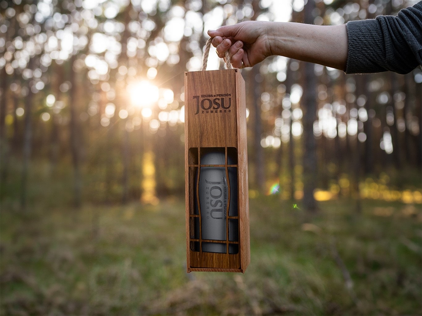 Dřevěná krabička na víno s logem firmy – luxusní firemní dárek (2)